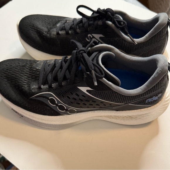 Athletic_Shoes